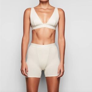 Skims ribbed short and bra set